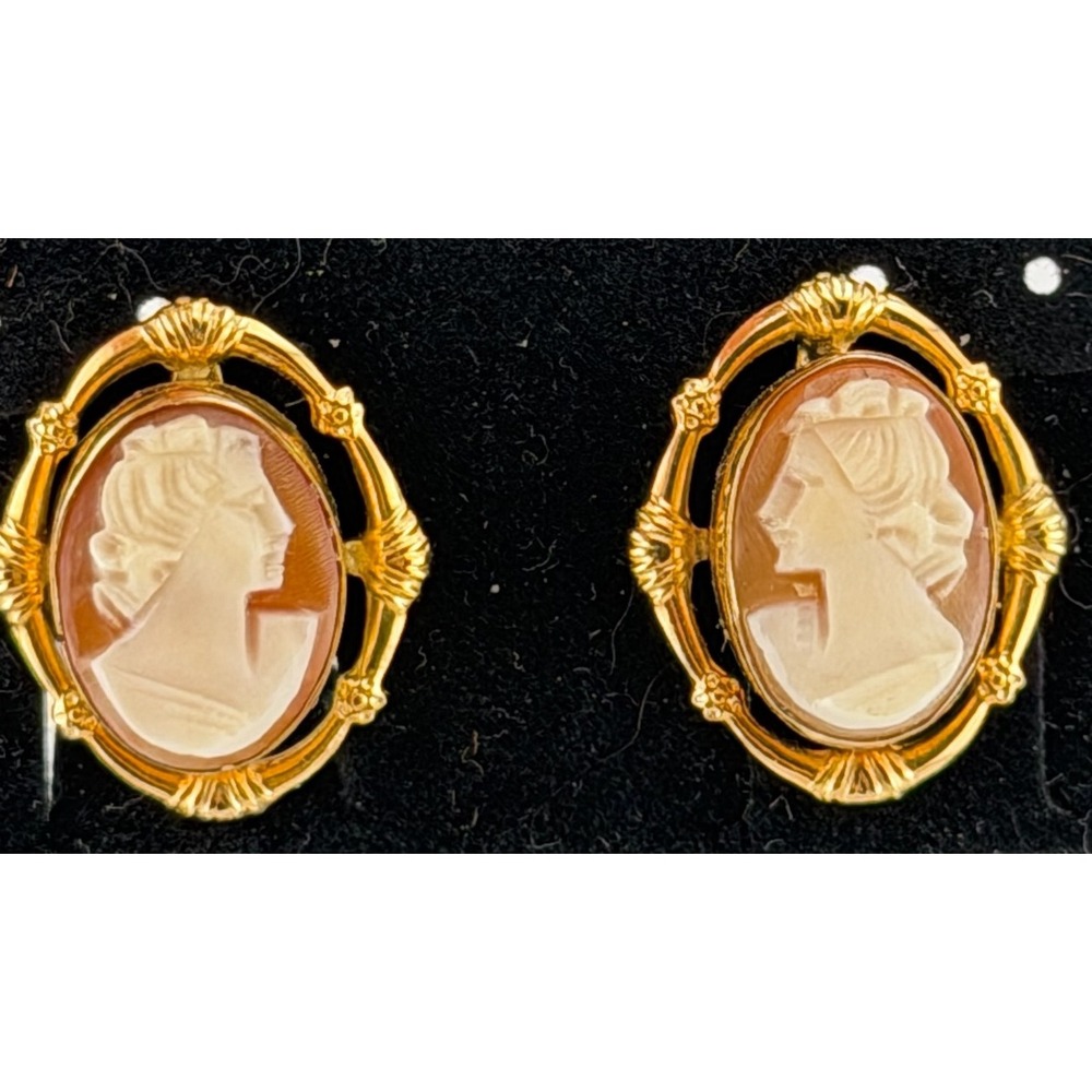 Vintage 1/20 12K Gold Filled Carved Shell Cameo Screw Back Earrings Gold Tone